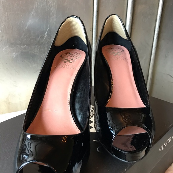 Vince Camuto black shinny heal - Picture 3 of 5